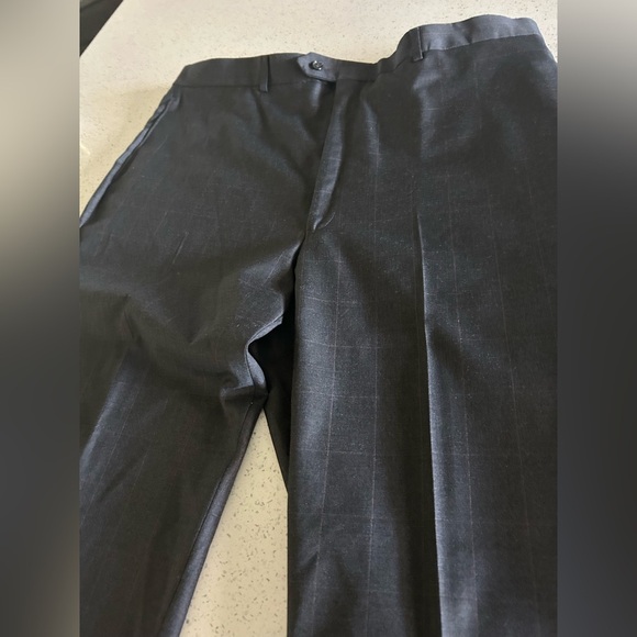 Pronto Uomo Classic Men's gray plaid Blazer and pant suit set 48”L 43” waist - Picture 9 of 11